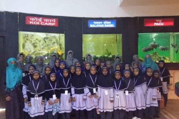Students of DAPS Raebareli on a field trip to an aquarium