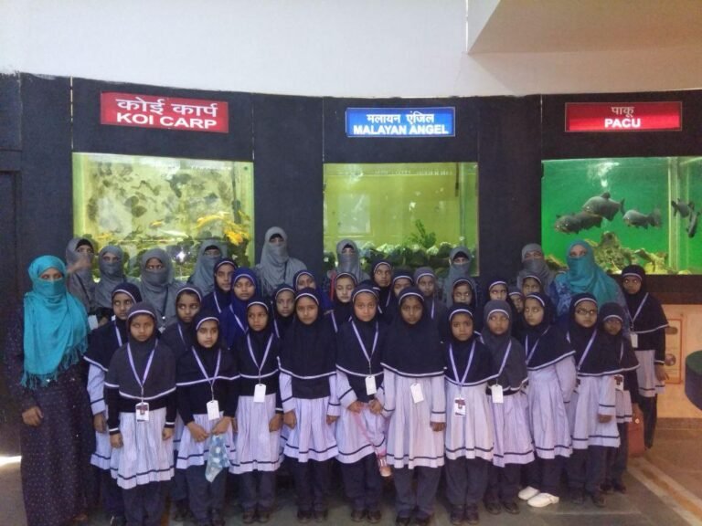 Students of DAPS Raebareli on a field trip