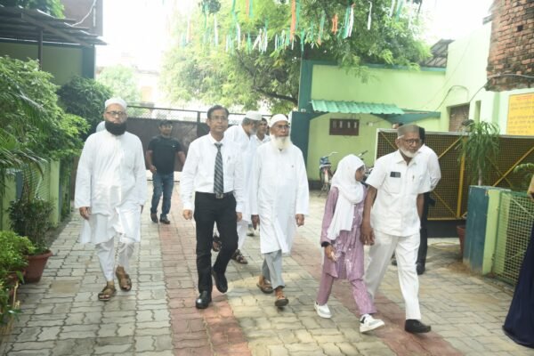 Students and staff arriving on the campus at DAPS Raebareli